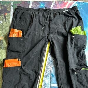 NWT No Boundaries cargo pants. 3XL4-patch pockets on the front +2 slant pocket